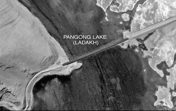 चीन ने पैंगोंग झील पर बनाया 400 मीटर लंबा पुल