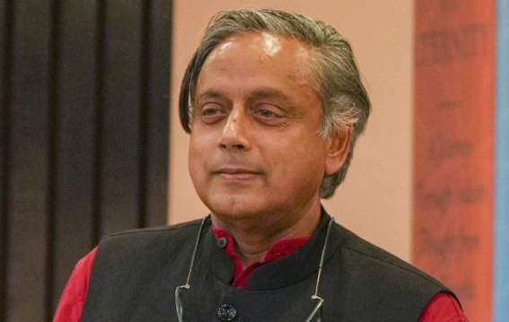 शशि थरूर के 'LoC पार करने' वाले बयान से कांग्रेस में बवाल