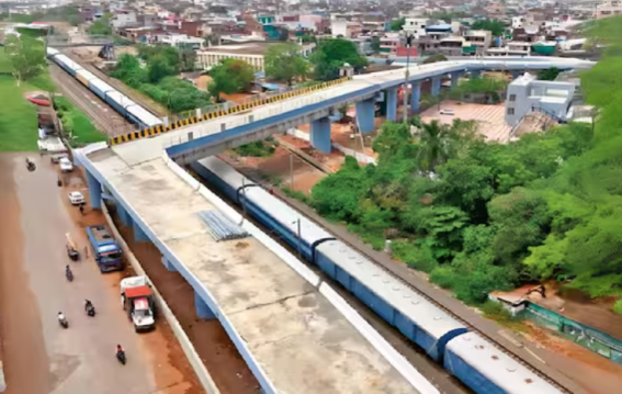 भोपाल में ऐशबाग ओवरब्रिज पर बना 90° का चौका देने वाला मोड़