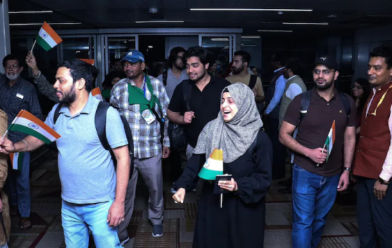 युद्धग्रस्त ईरान से सुरक्षित लौटे भारतीय