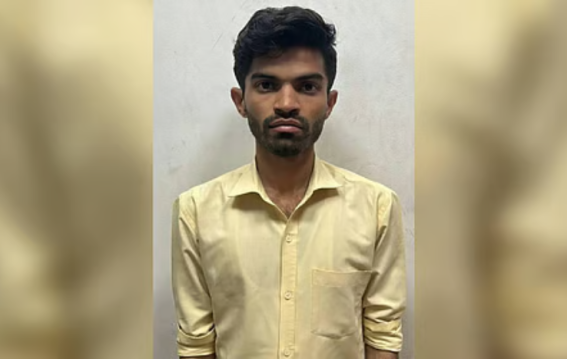 बाथरूम में महिला सहकर्मियों के अश्लील वीडियो बनाता था युवक