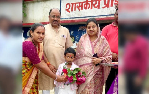 BJP सांसद ने बेटी का कराया गांव के सरकारी स्कूल में एडमिशन