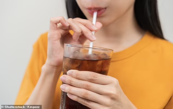 Gen Z को क्यों चढ़ रही डाइट कोल्ड ड्रिंक्स की लत