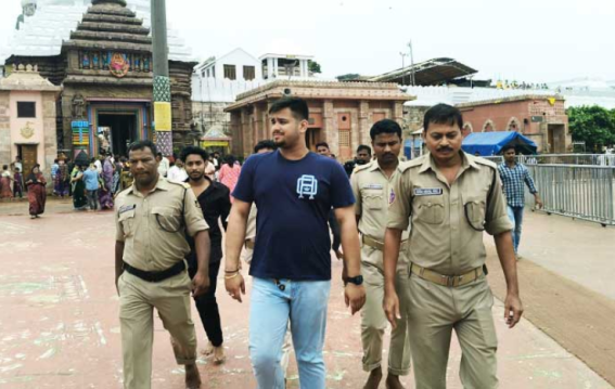 जगन्नाथ मंदिर में हिडन कैमरा के साथ घुसा संदिग्ध युवक