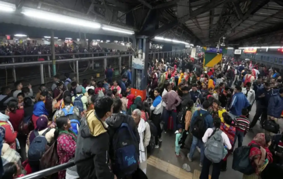 नई दिल्ली स्टेशन पर कैसे हुई भगदड़ में 18 मौतें