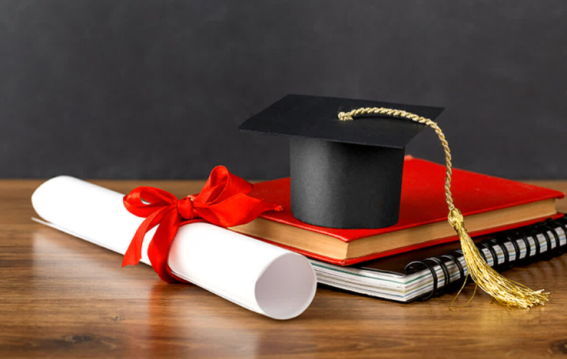 PhD (डॉक्टर ऑफ़ फिलॉसफी): प्रवेश, फीस, करियर और वेतन