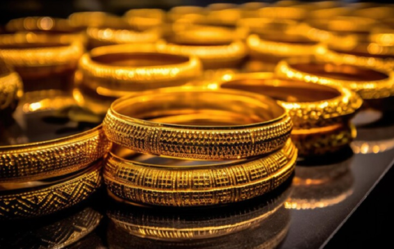 सोने के दाम 1400 रुपये गिरे