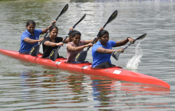 डल झील पर पहली बार खेले गए रोइंग
