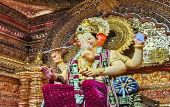 लालबागचा राजा का पहला दर्शन