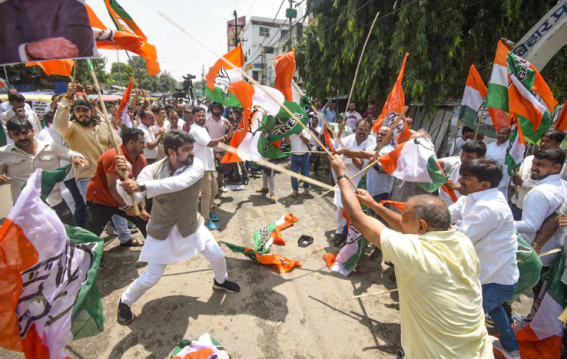 पटना में भिड़े भाजपा और कांग्रेस कार्यकर्ता