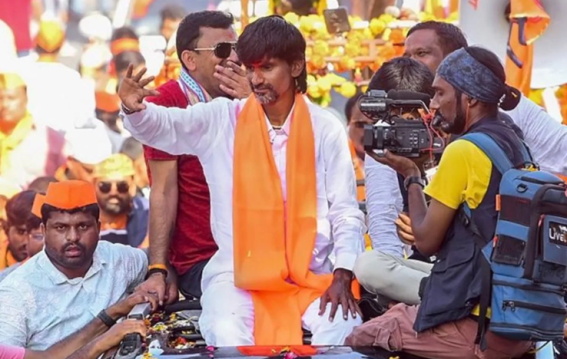 मराठा आरक्षण को लेकर मनोज जरांगे का मुंबई में अनशन शुरू