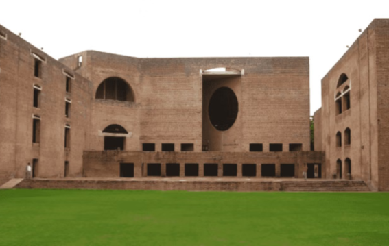 आईआईएम अहमदाबाद फिर से शीर्ष पर