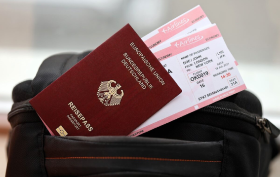 कनाडा ने रोके वीजा