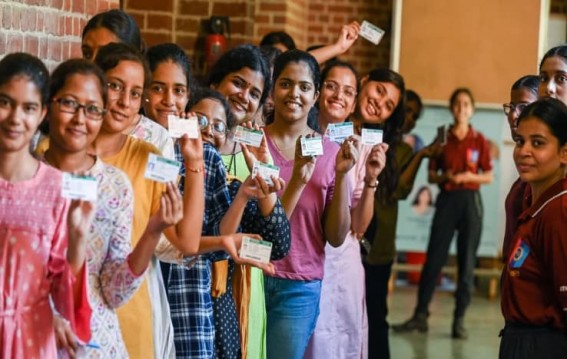 80 से अधिक नामांकन दायर