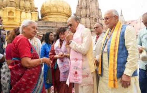 मॉरीशस के पूर्व प्रधानमंत्री नवीनचंद्र रामगुलाम ने काशी विश्वनाथ