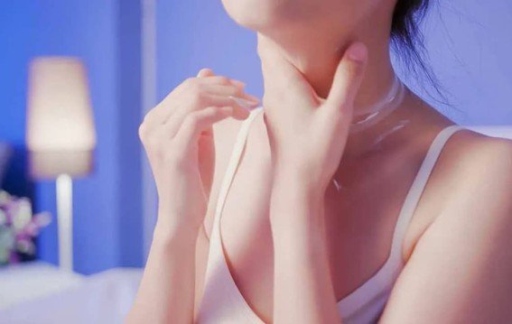 गले की काली त्वचा साफ करने के आसान घरेलू उपाय