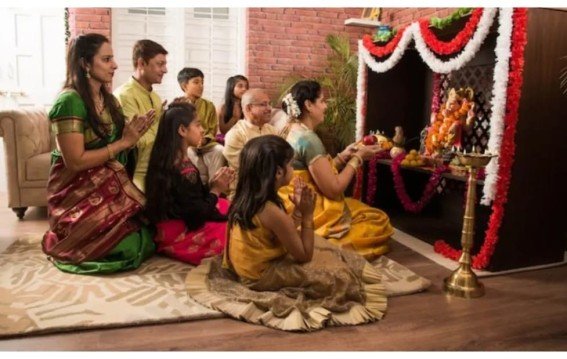 पूजा के दौरान आसन क्यों जरूरी है?