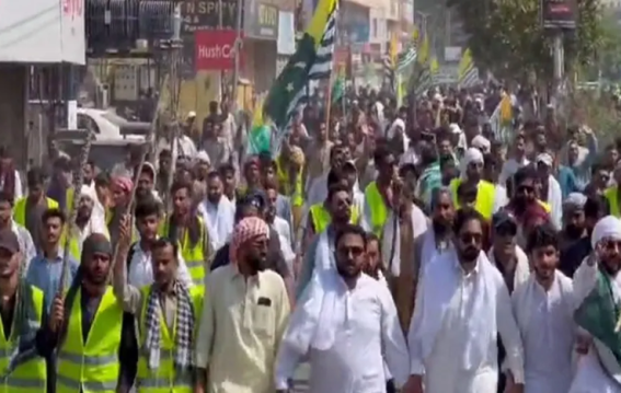 PoK में उबाल से पाकिस्तान पर क्यों बढ़ा अंतरराष्ट्रीय दबाव