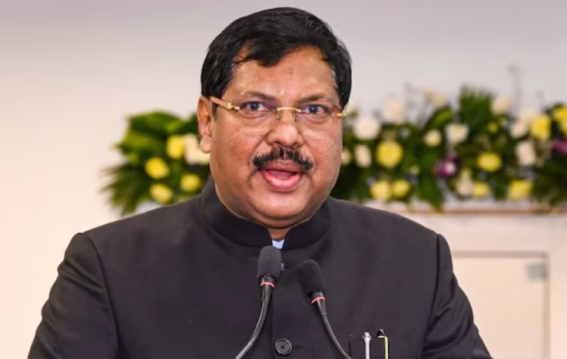 सुप्रीम कोर्ट में वकील ने CJI की ओर जूता उछालने की कोशिश