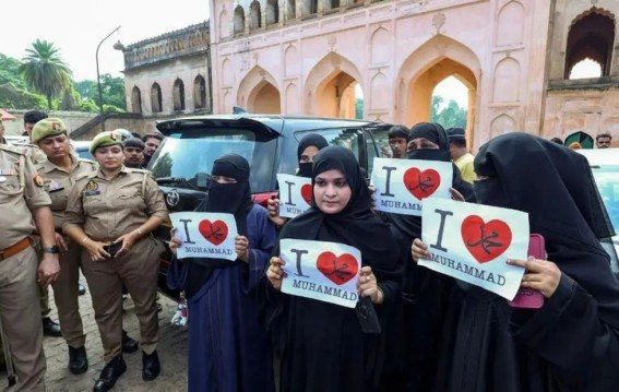 क्या ‘I Love’ की राजनीति