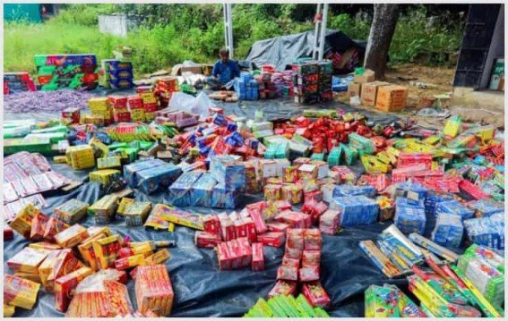 क्या मिश्री बाजार का अवैध पटाखा कारोबार अब रुकेगा