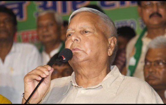 छठ ट्रेनों की भीड़ पर सरकार घिरी