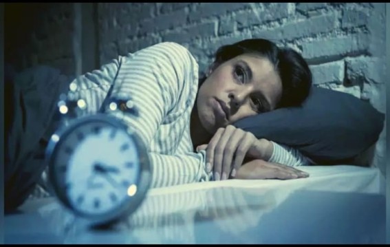 सुबह 3 से 5 बजे नींद खुलना क्या बताता है?