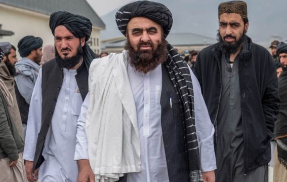 तालिबान के लड़ाके अब अफसर बनने की राह पर क्या बदल रही अफगानिस्तान की तस्वीर
