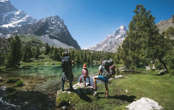 भारतीय युवाओं में बढ़ा ट्रैवल क्रेज कम उम्र में घूमने की होड़