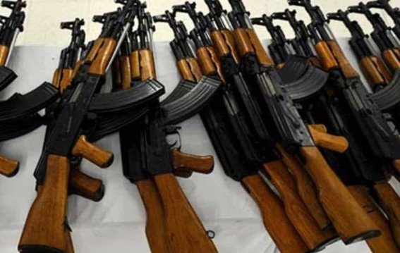 डॉक्टर के लॉकर में मिली AK-47 राइफल