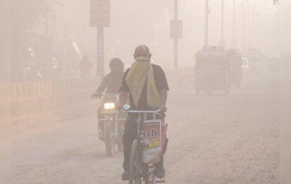 दिल्ली की हवा में फिर ज़हर नोएडा-बवाना में हालात बेहद खराब