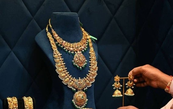 सोना 2000 रुपये महंगा