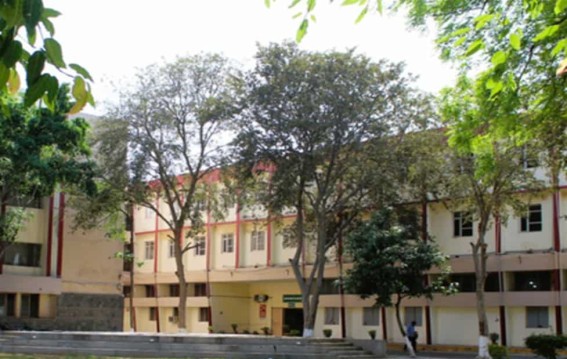 यूनिवर्सिटी में क्या बड़ी गड़बड़ी NAAC का शो कॉज नोटिस और बढ़ी छात्रों के घरों की चिंता