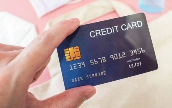 7 जगहों पर क्रेडिट कार्ड का इस्तेमाल न करें
