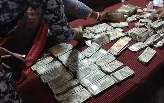 पटना में EOU की छापेमारी, इंजीनियर ने जला डाले 20 लाख